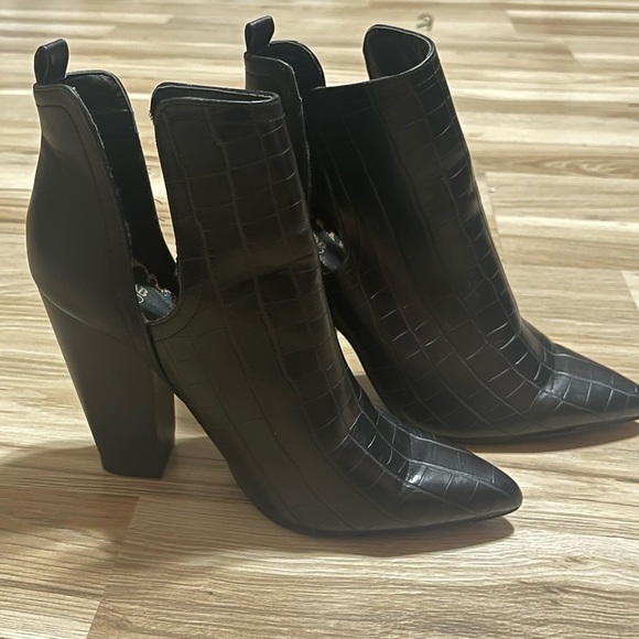 JustFab faux leather heel booties size 8 - Picture 2 of 7